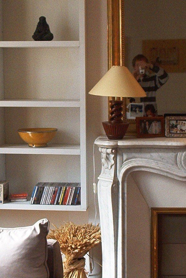 Bibliothèque sur mesure autour d’une cheminée