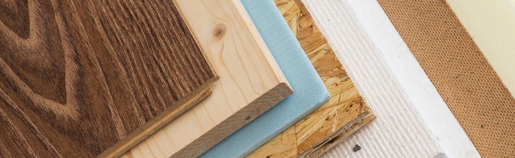 Échantillons d’essences et de panneaux de bois
