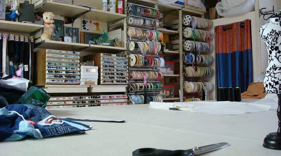L’atelier couture et la réserve de costumes